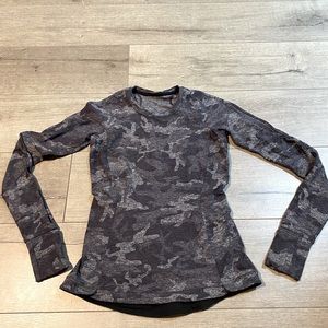 Lululemon fitted long sleeve camp top size 4! EUC condition!